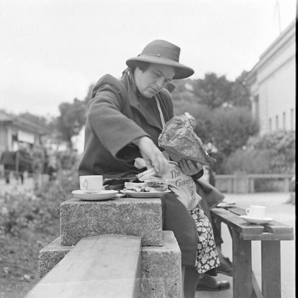 jehovah witness and dating outside their religion